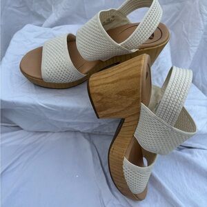 Dr. Scholls Elegant Cream Woven Sandals Wooden Heel